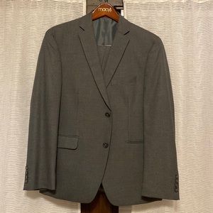 Alfani slim fit gray suit—includes jacket and pants, GREAT CONDITION